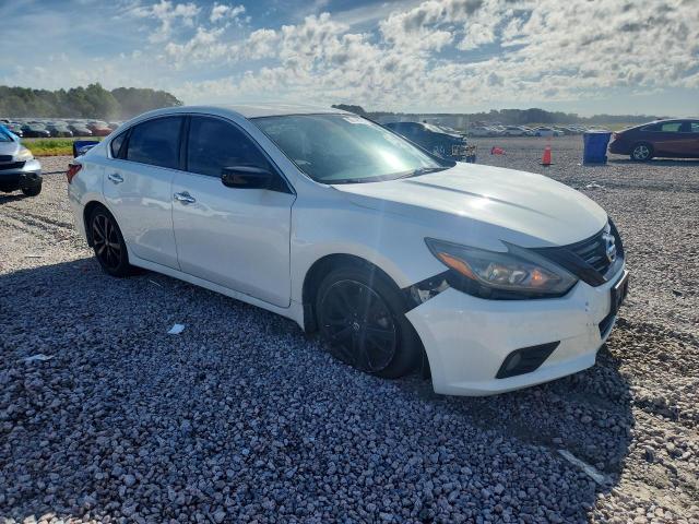 68146126 :رقم المزاد ، 1N4AL3AP8JC283391 vin ، 2018 Nissan Altima مزاد بيع