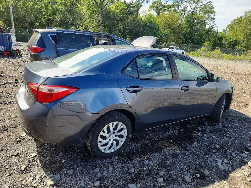 69554296 :رقم المزاد ، 2T1BURHE9HC953227 vin ، 2017 Toyota Corolla مزاد بيع