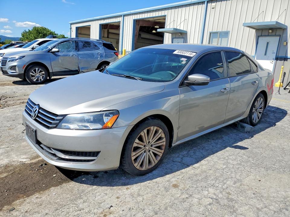 2014 Volkswagen Passat მანქანა იყიდება აუქციონზე, vin: 1VWAP7A34EC024998, აუქციონის ნომერი: 68803116