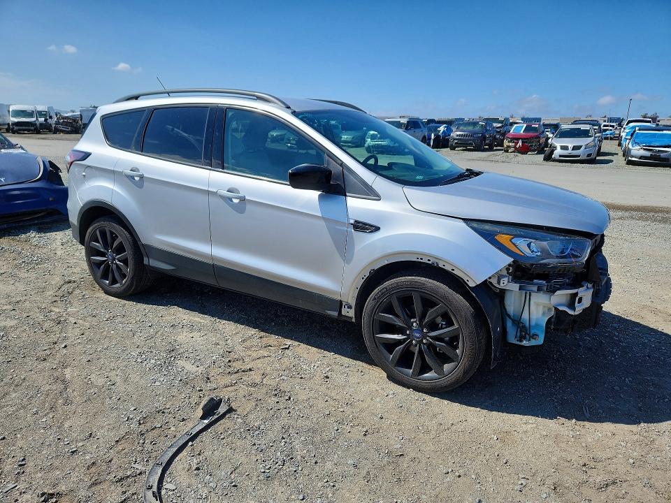 Продажа на аукционе авто 2018 Ford Escape, vin: 1FMCU0GD3JUB13926, номер лота: 70719636