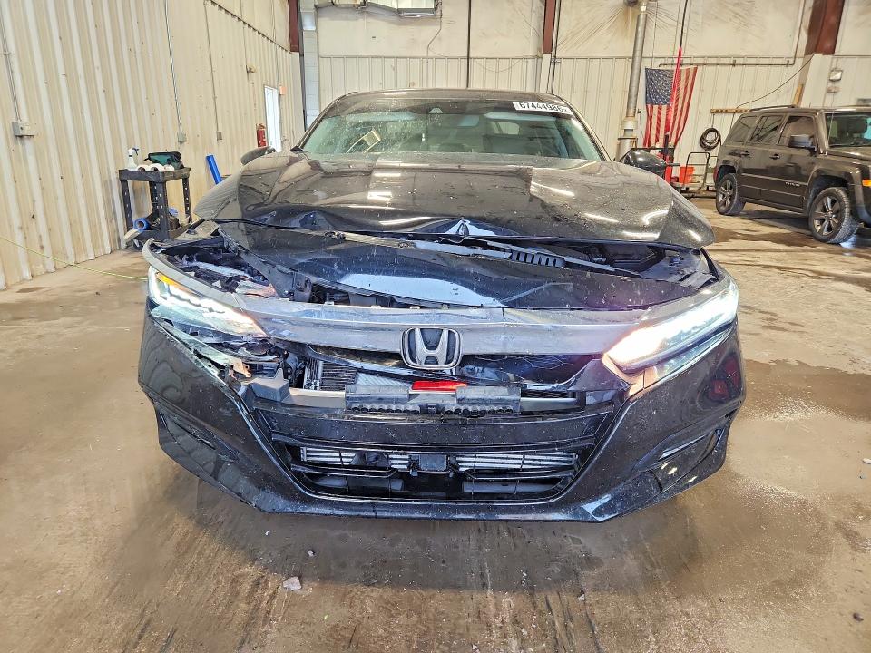67444986 :رقم المزاد ، 1HGCV1F59JA214487 vin ، 2018 Honda Accord مزاد بيع