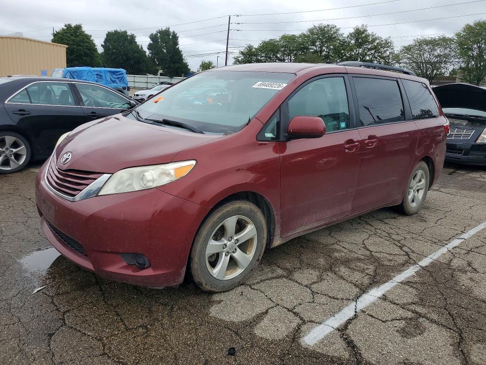 Auction sale of the 2015 Toyota Sienna, vin: 5TDKK3DCXFS574880, lot number: 69489226