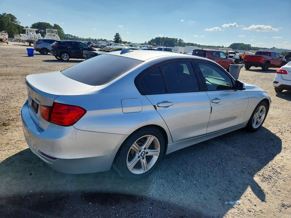 2013 Bmw 320 მანქანა იყიდება აუქციონზე, vin: WBA3B1C53DF461598, აუქციონის ნომერი: 67327456