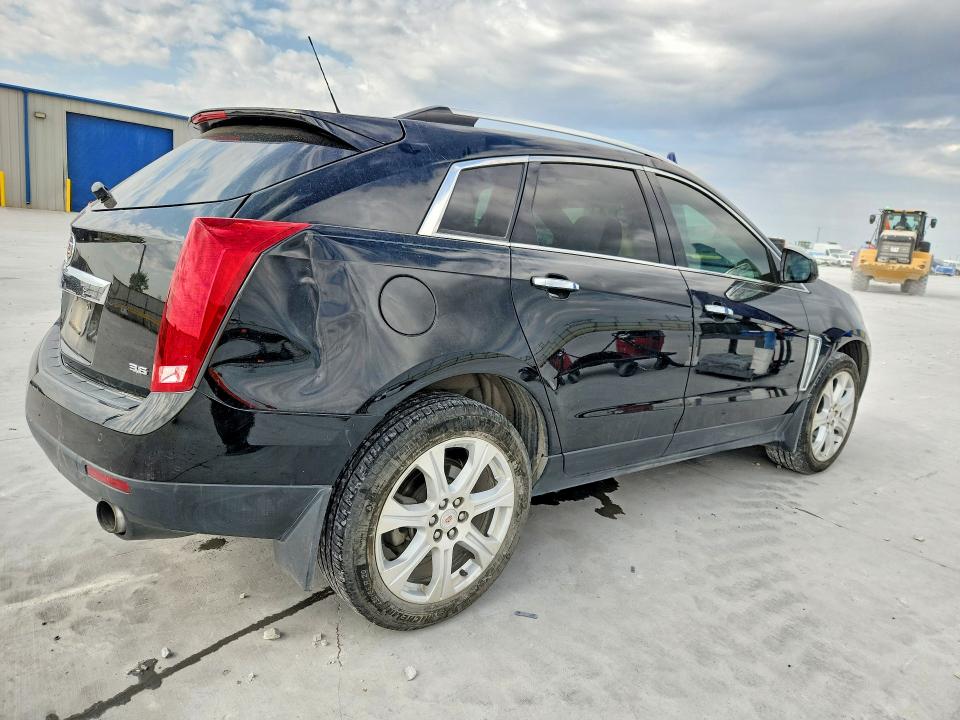 67867116 :رقم المزاد ، 3GYFNCE3XFS561270 vin ، 2015 Cadillac Srx مزاد بيع