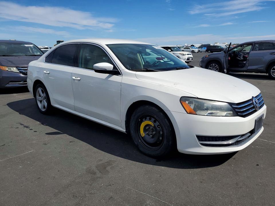 70543646 :رقم المزاد ، 1VWBT7A35FC063603 vin ، 2015 Volkswagen Passat مزاد بيع