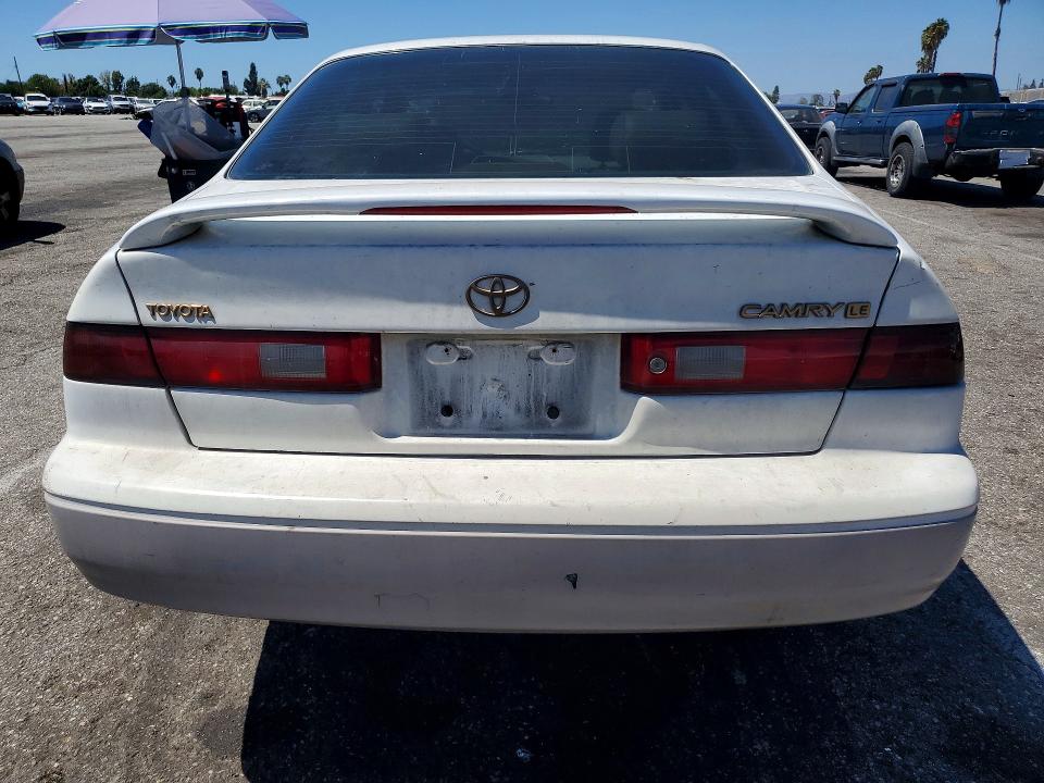 66847686 :رقم المزاد ، 4T1BG22K4WU858762 vin ، 1998 Toyota Camry مزاد بيع