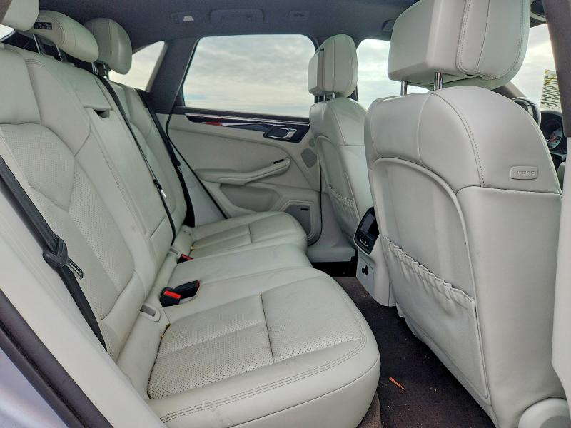 70300316 :رقم المزاد ، WP1AB2A54FLB70954 vin ، 2015 Porsche Macan مزاد بيع