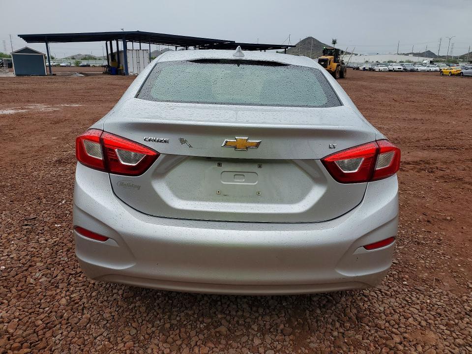 71012086 :رقم المزاد ، 1G1BE5SM9J7167563 vin ، 2018 Chevrolet Cruze مزاد بيع