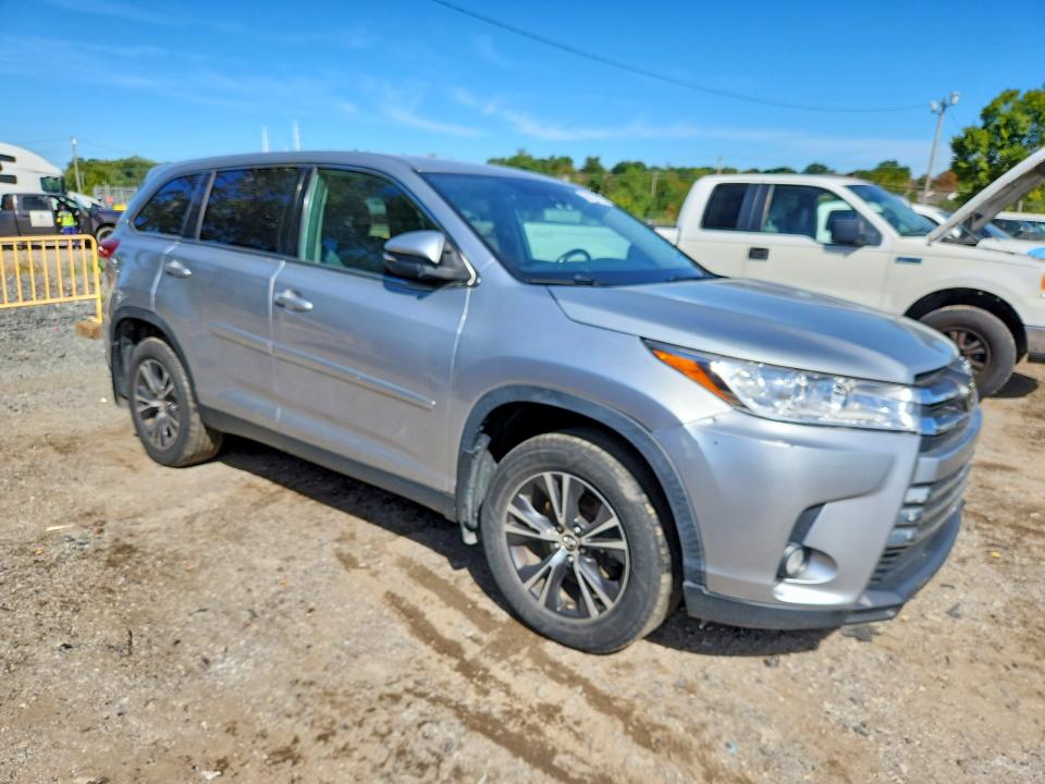 2019 Toyota Highlander მანქანა იყიდება აუქციონზე, vin: 5TDBZRFHXKS938894, აუქციონის ნომერი: 70421176