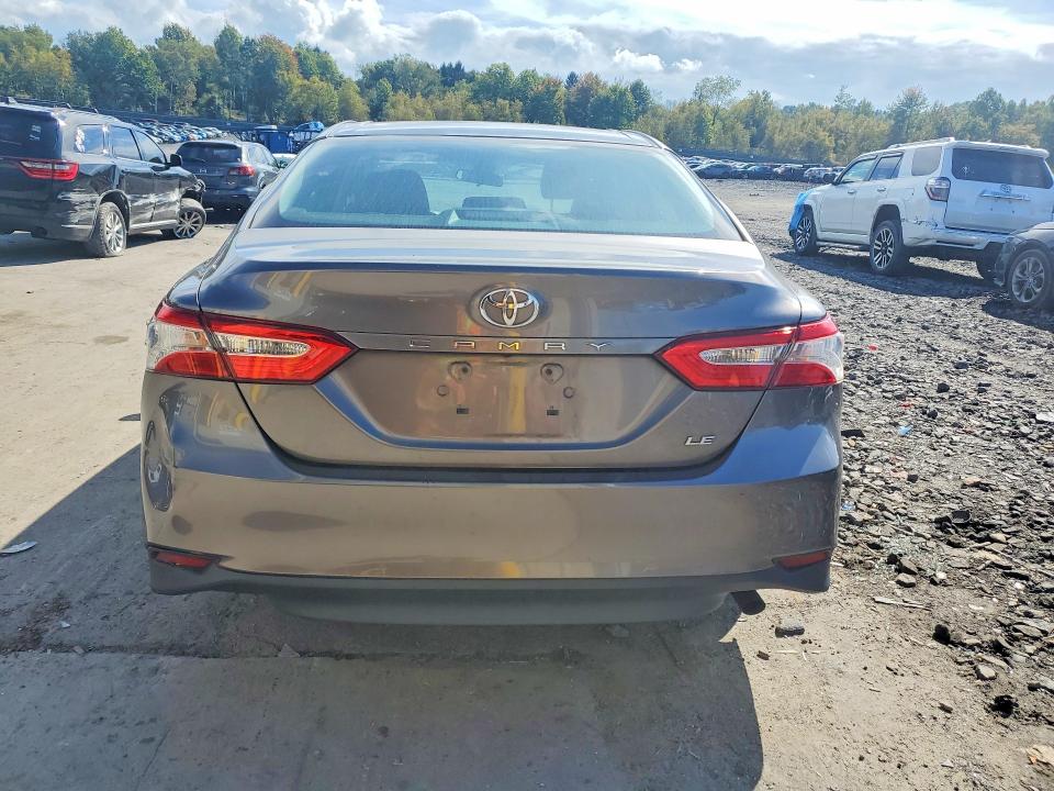 Продажа на аукционе авто 2018 Toyota Camry, vin: 4T1B11HK8JU636883, номер лота: 70454766