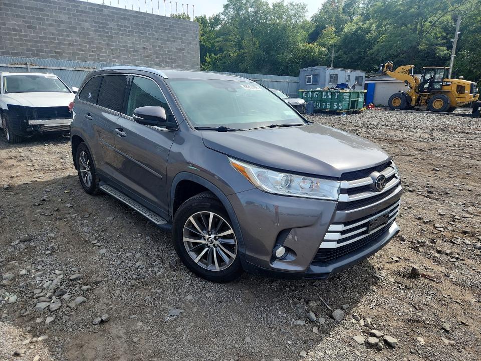 68051706 :رقم المزاد ، 5TDJZRFH4KS613380 vin ، 2019 Toyota Highlander مزاد بيع