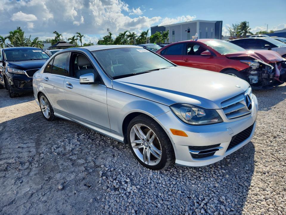 2013 Mercedes-benz C მანქანა იყიდება აუქციონზე, vin: WDDGF4HBXDG094224, აუქციონის ნომერი: 70533686