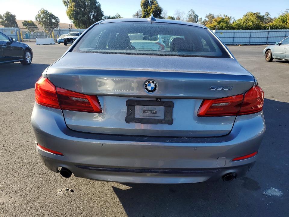 70361086 :رقم المزاد ، WBAJA5C55JWA57301 vin ، 2018 Bmw 530 مزاد بيع