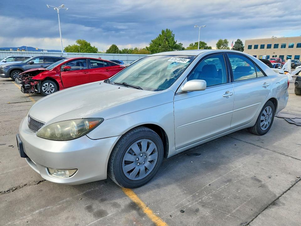 67673946 :رقم المزاد ، 4T1BE32K95U536032 vin ، 2005 Toyota Camry مزاد بيع
