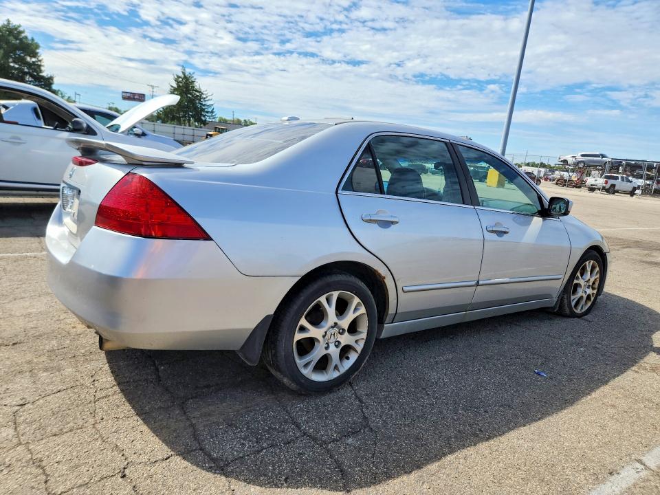 70297106 :رقم المزاد ، 1HGCM66897A100072 vin ، 2007 Honda Accord مزاد بيع