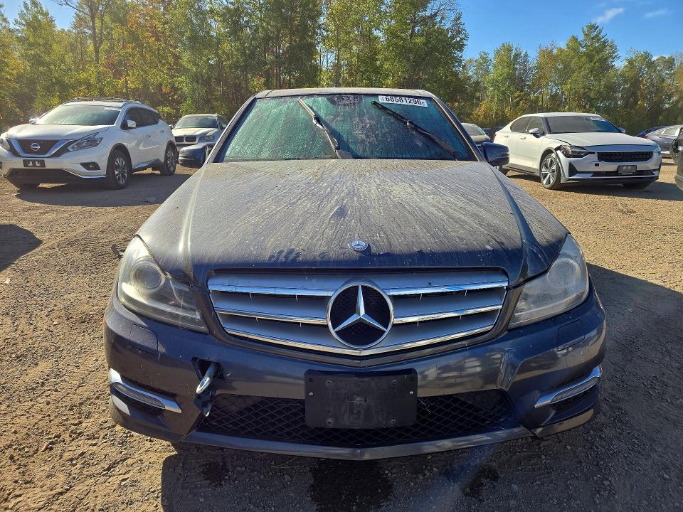 2013 Mercedes-benz C მანქანა იყიდება აუქციონზე, vin: WDDGF8JB2DA795943, აუქციონის ნომერი: 68581296