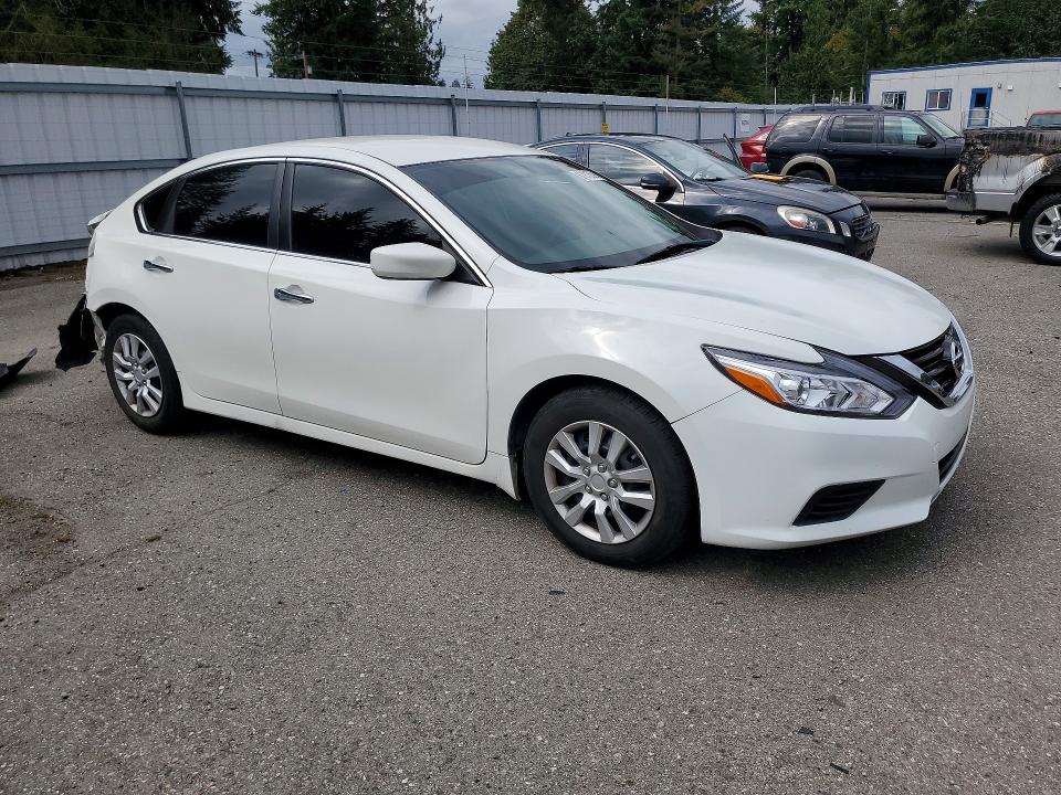 Auction sale of the 2018 Nissan Altima, vin: 1N4AL3AP1JC260857, lot number: 67213626