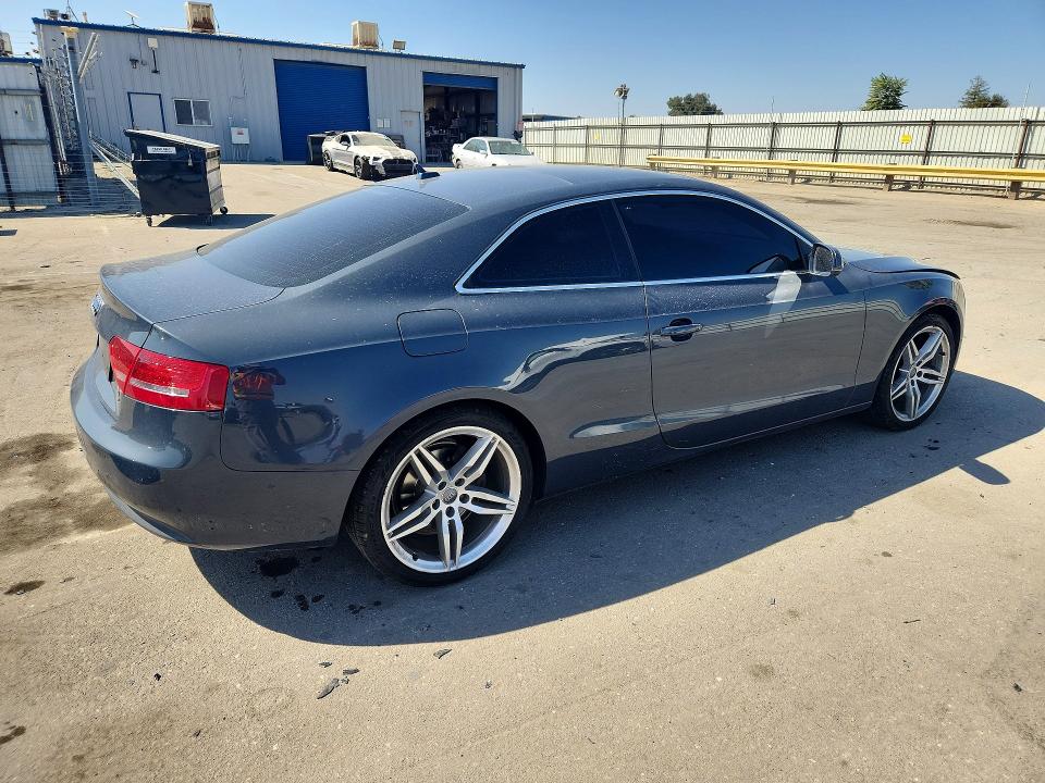 2011 Audi A5 მანქანა იყიდება აუქციონზე, vin: WAULFAFR1BA004737, აუქციონის ნომერი: 67555126