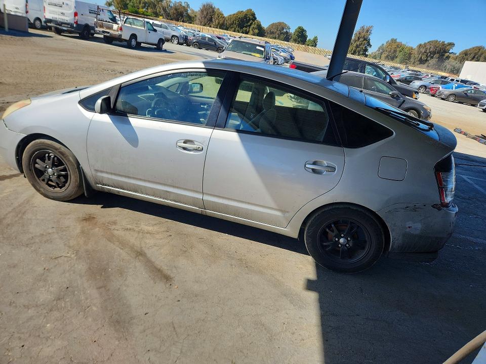 2005 Toyota Prius მანქანა იყიდება აუქციონზე, vin: JTDKB20U057040983, აუქციონის ნომერი: 70381046