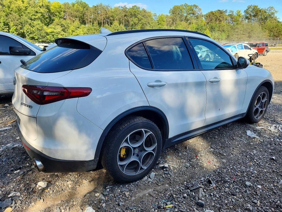 68757436 :رقم المزاد ، ZASFAKPN2J7B71028 vin ، 2018 Alfa Romeo Stelvio مزاد بيع
