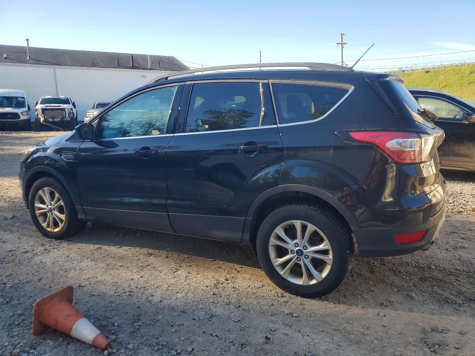 Продажа на аукционе авто 2017 Ford Escape, vin: 1FMCU0GD2HUE91813, номер лота: 70744696