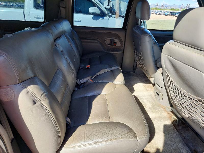 70790606 :رقم المزاد ، 1GNFK16R9XJ574432 vin ، 1999 Chevrolet Suburban مزاد بيع