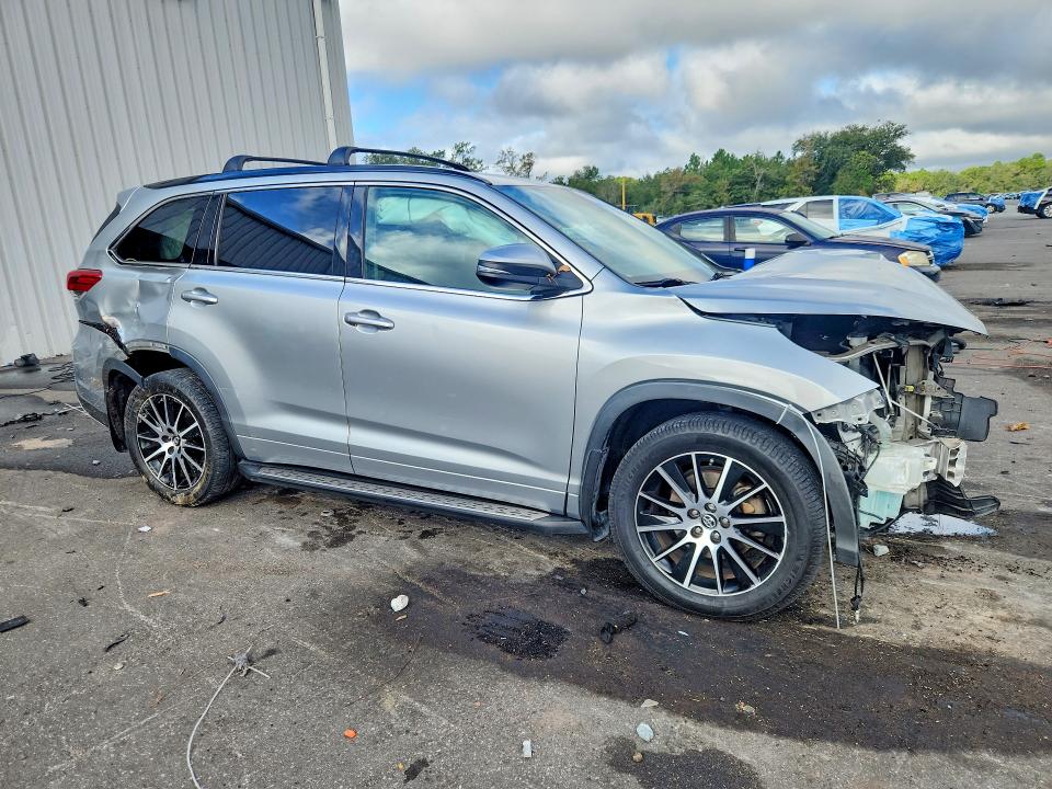 Продаж на аукціоні авто 2017 Toyota Highlander, vin: 5TDJZRFH4HS379069, номер лоту: 70020196