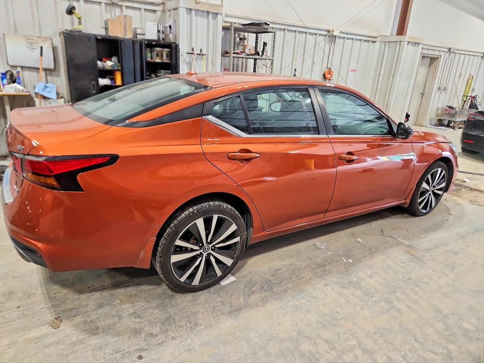 69411216 :رقم المزاد ، 1N4BL4CW6KN322564 vin ، 2019 Nissan Altima مزاد بيع
