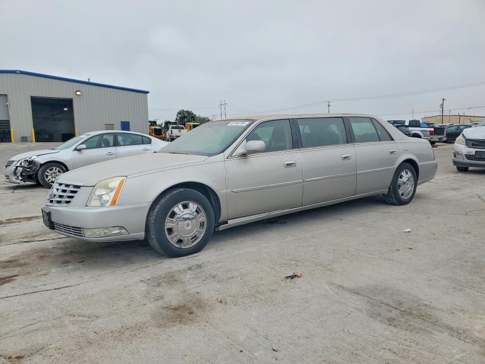 69186756 :رقم المزاد ، 1GEGK9CY9AU550118 vin ، 2010 Cadillac Professional Chassis مزاد بيع