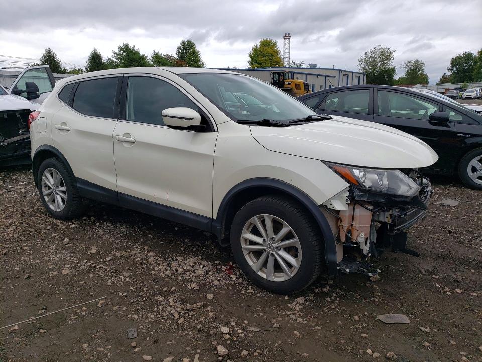 2017 Nissan Rogue Sport მანქანა იყიდება აუქციონზე, vin: JN1BJ1CPXHW012351, აუქციონის ნომერი: 70221176