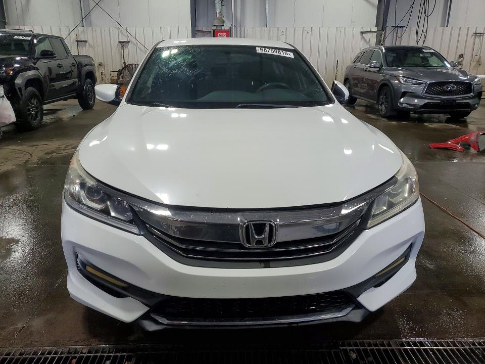 68759816 :رقم المزاد ، 1HGCR2F54HA123213 vin ، 2017 Honda Accord مزاد بيع