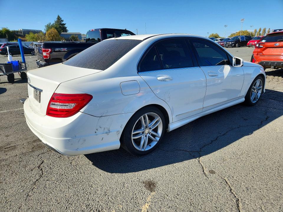 Продажа на аукционе авто 2013 Mercedes-benz C, vin: WDDGF4HB5DA747481, номер лота: 68175866