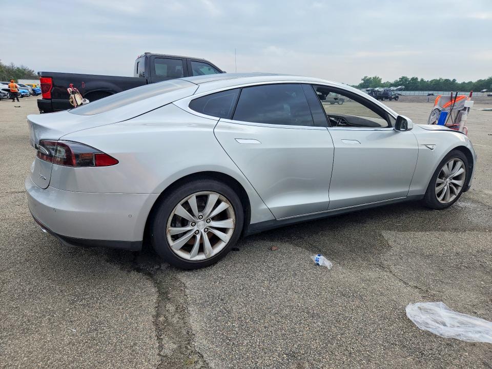 67115326 :رقم المزاد ، 5YJSA1H20FFP57069 vin ، 2015 Tesla Model S مزاد بيع
