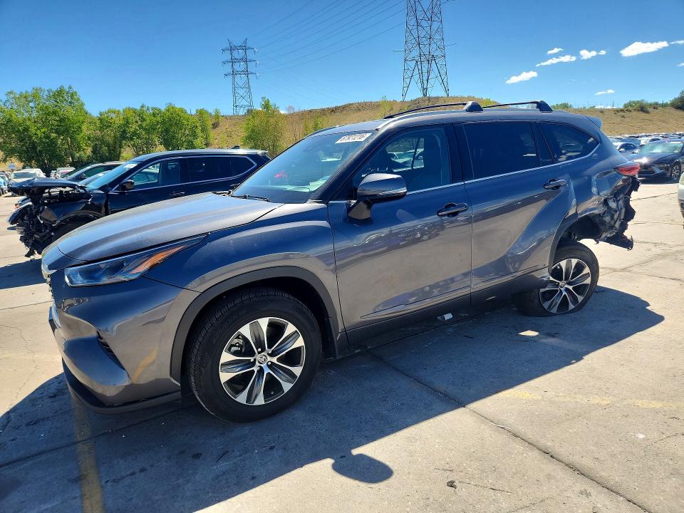 2022 Toyota Highlander მანქანა იყიდება აუქციონზე, vin: 5TDHZRBH6NS589124, აუქციონის ნომერი: 67921216