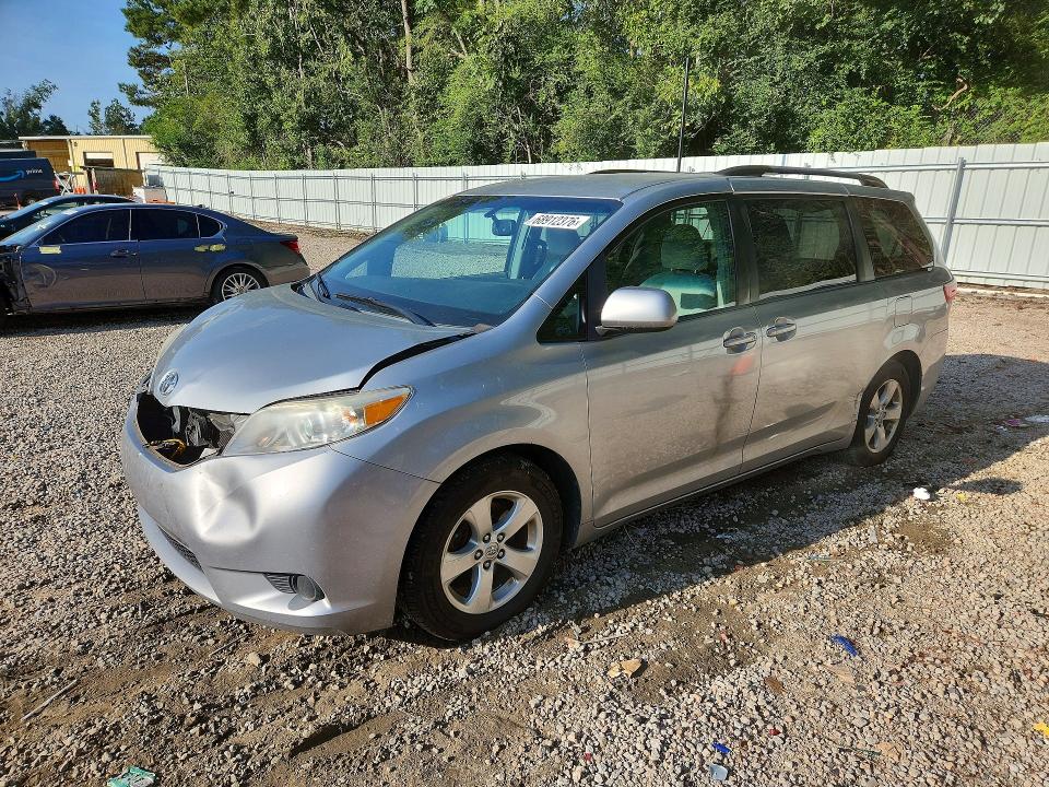 Продаж на аукціоні авто 2015 Toyota Sienna, vin: 5TDKK3DC0FS621642, номер лоту: 68912376