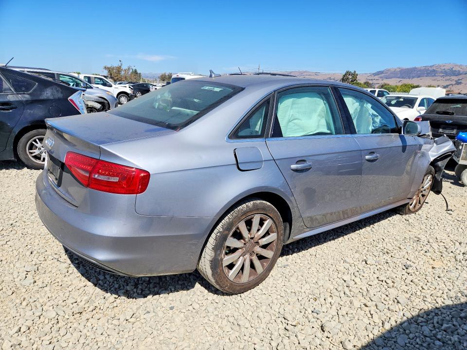 70176876 :رقم المزاد ، WAUAFAFLXFN002017 vin ، 2015 Audi A4 مزاد بيع