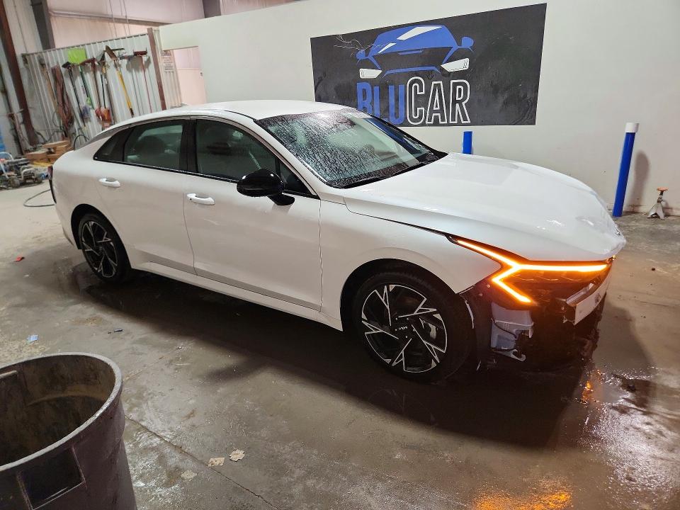 2027 Kia K5 მანქანა იყიდება აუქციონზე, vin: KNAG64J73V5529563, აუქციონის ნომერი: 70145796