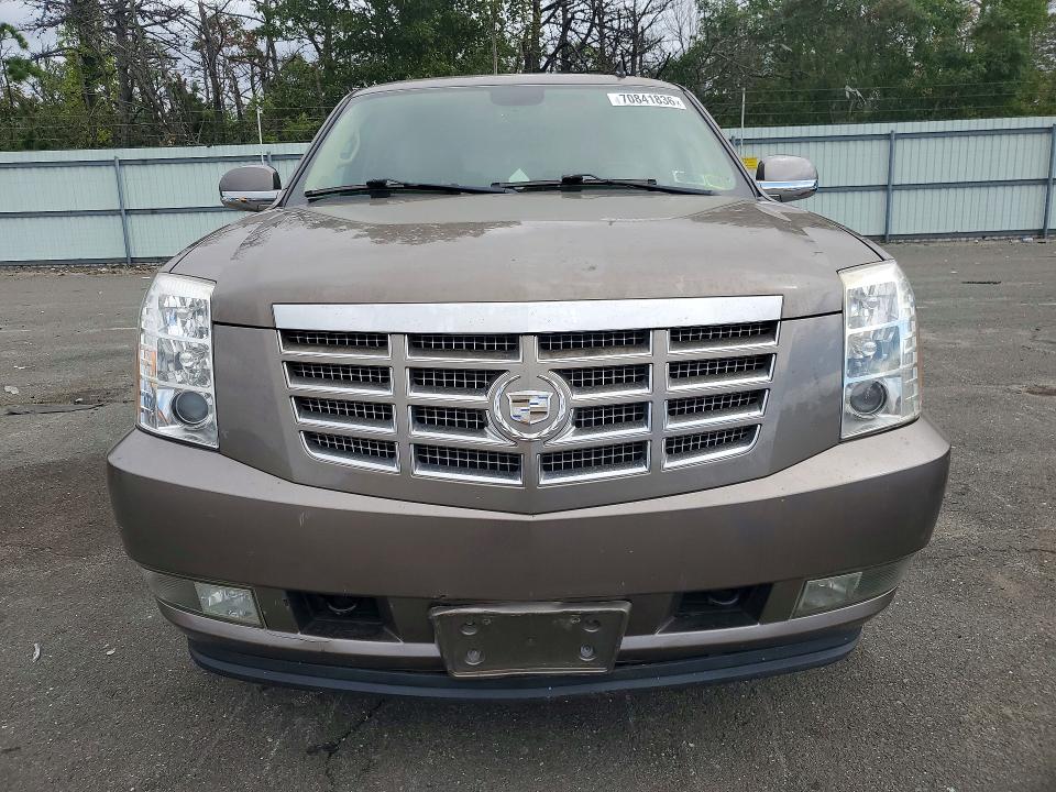2011 Cadillac Escalade მანქანა იყიდება აუქციონზე, vin: 1GYS4AEF5BR328667, აუქციონის ნომერი: 70841836