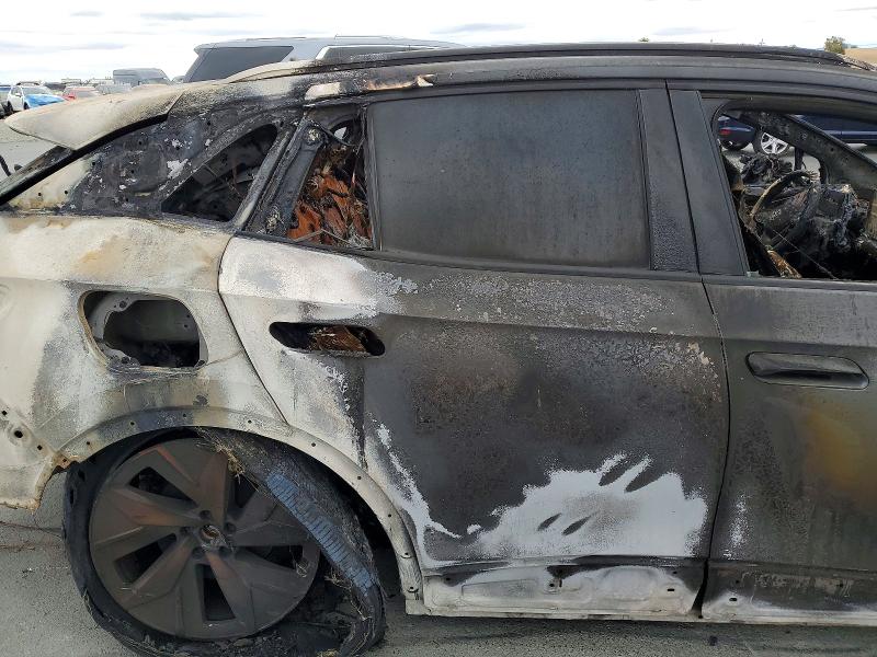 67671566 :رقم المزاد ، 1V2VMPE85PC033052 vin ، 2023 Volkswagen Id.4 مزاد بيع