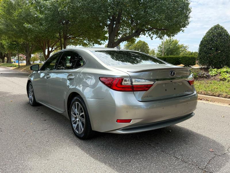 69247456 :رقم المزاد ، JTHBW1GG1J2177385         vin ، 2018 Lexus Es مزاد بيع