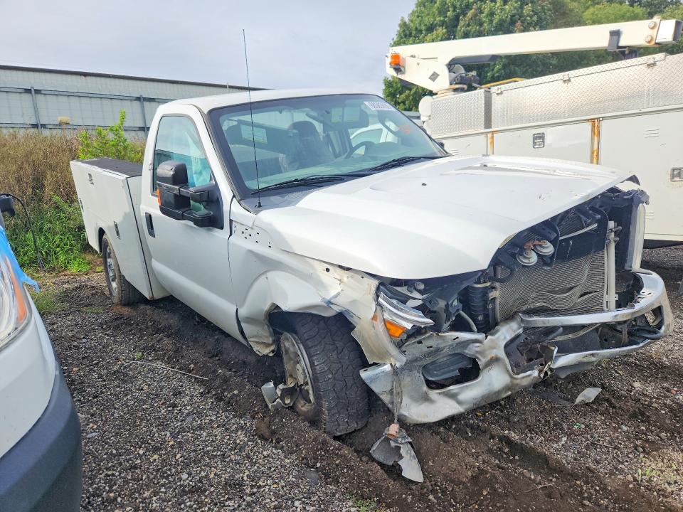 68583436 :رقم المزاد ، 1FDBF2B6XFEB26409 vin ، 2015 Ford F250 مزاد بيع