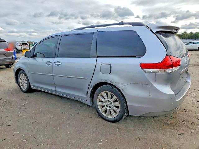 70863106 :رقم المزاد ، 5TDDK3DC3CS039622 vin ، 2012 Toyota Sienna مزاد بيع