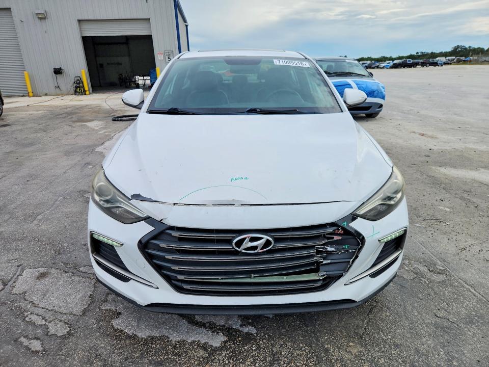 2017 Hyundai Elantra მანქანა იყიდება აუქციონზე, vin: KMHD04LB9HU318494, აუქციონის ნომერი: 71009516