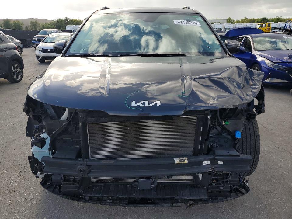 2023 Kia Carnival მანქანა იყიდება აუქციონზე, vin: KNDNE5H36P6237389, აუქციონის ნომერი: 69136976
