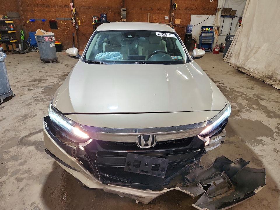 67280716 :رقم المزاد ، 1HGCV1F1XJA090159 vin ، 2018 Honda Accord مزاد بيع