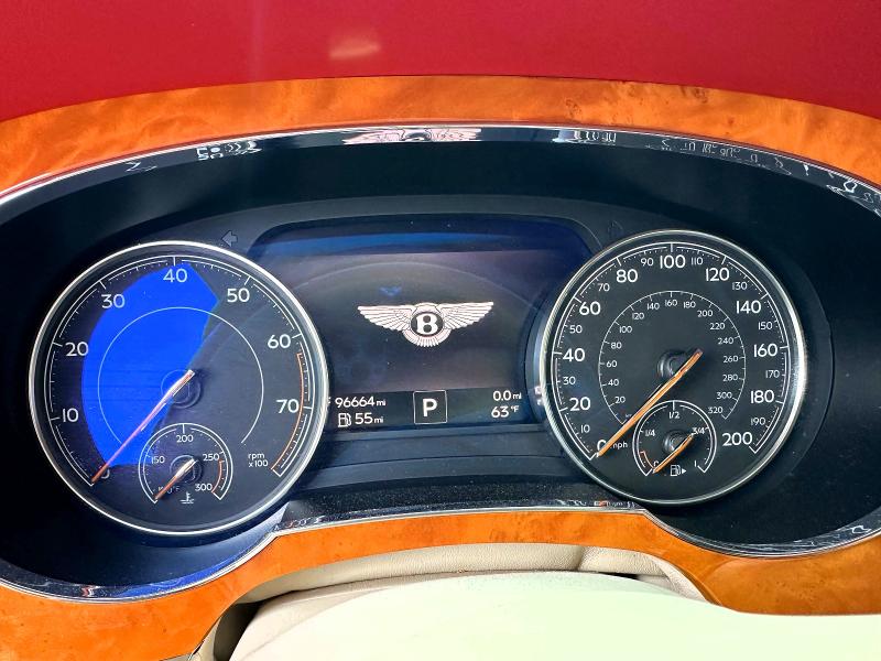 2017 Bentley Bentayga მანქანა იყიდება აუქციონზე, vin: SJAAC2ZV0HC015180, აუქციონის ნომერი: 64972116