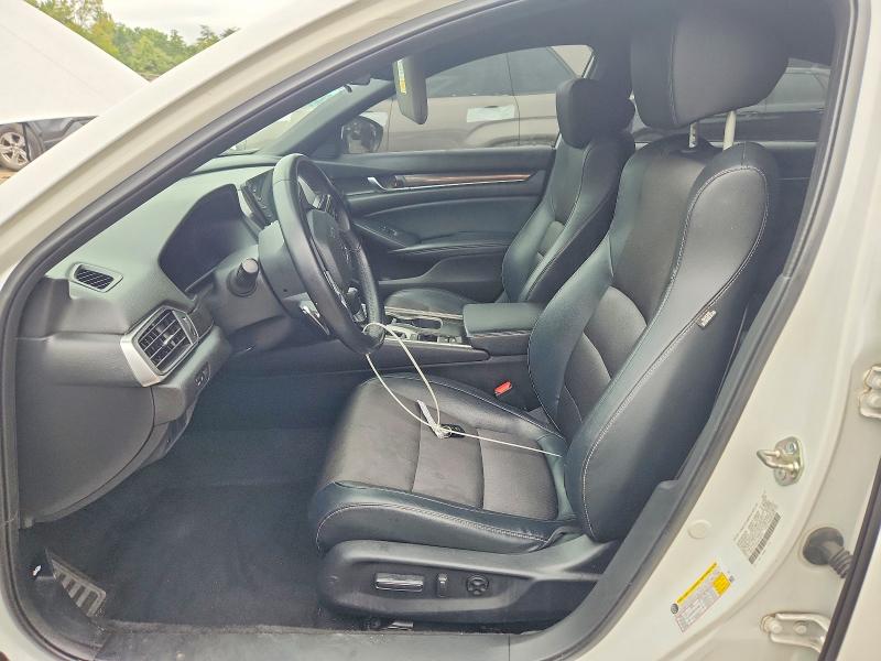 69235076 :رقم المزاد ، 1HGCV1F3XJA183572 vin ، 2018 Honda Accord مزاد بيع
