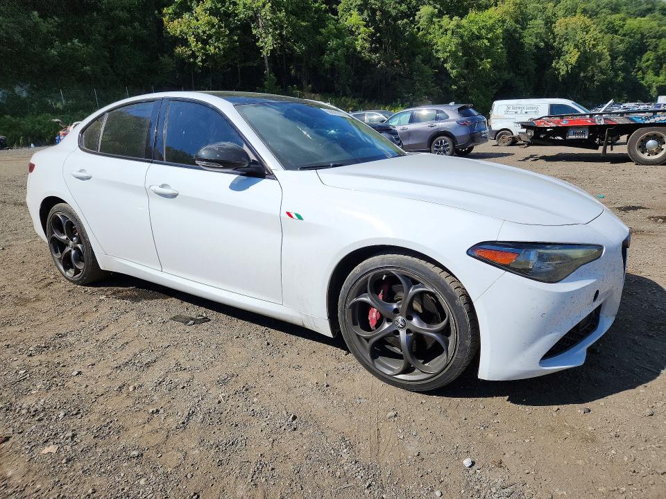 Продажа на аукционе авто 2018 Alfa Romeo Giulia, vin: ZARFAEDN5J7596540, номер лота: 68820226