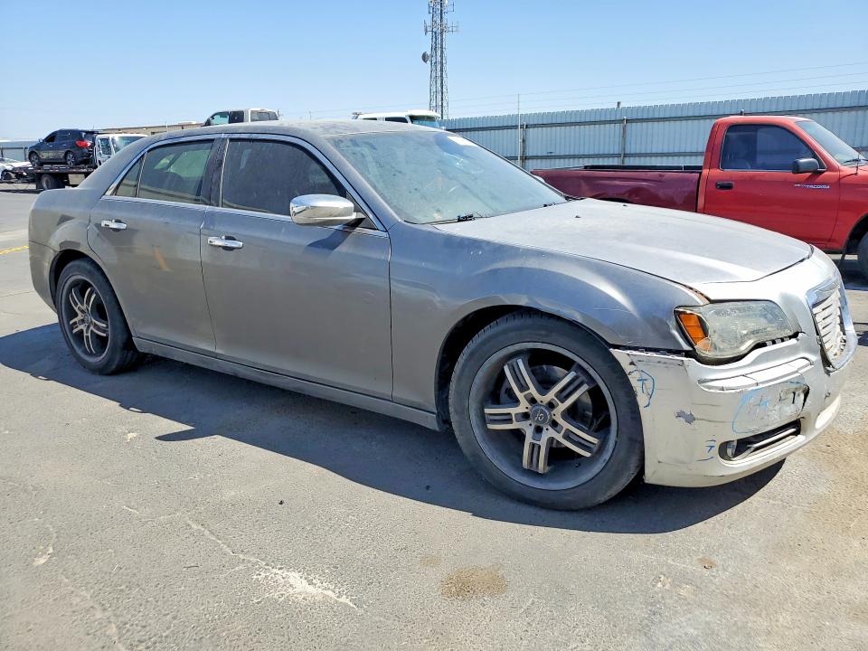 68696066 :رقم المزاد ، 2C3CA5CGXBH557937 vin ، 2011 Chrysler 300 مزاد بيع