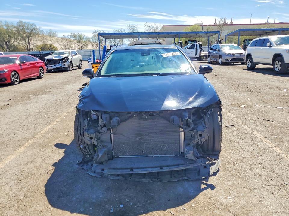 68100076 :رقم المزاد ، 4T1B11HK8JU599429 vin ، 2018 Toyota Camry مزاد بيع